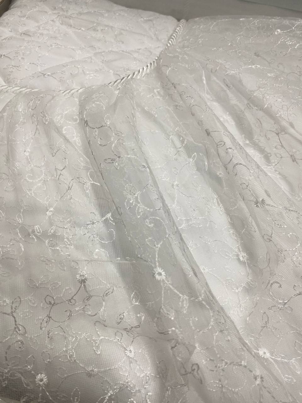 Trapuntino Sposa con pizzo in organza ricamata e 2 cuscini arredo coordinati